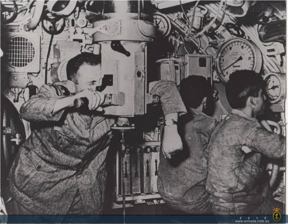 1949. Oficial en el periscopio G-7